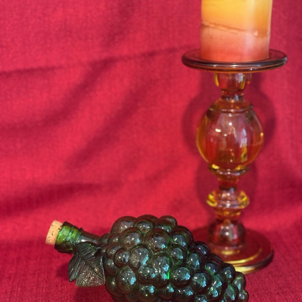 Emploi Italian Glass Grape Cluster Pattern - Picture 2 of 3